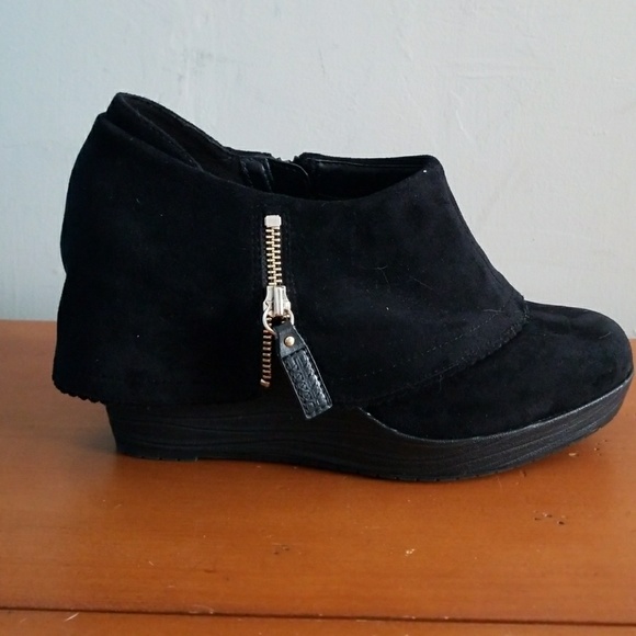 Bootie wedge heels. - Picture 3 of 4